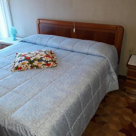 Appartamento Con Parcheggio Pubblico Sotto Casa Saint-Vincent Exteriör bild