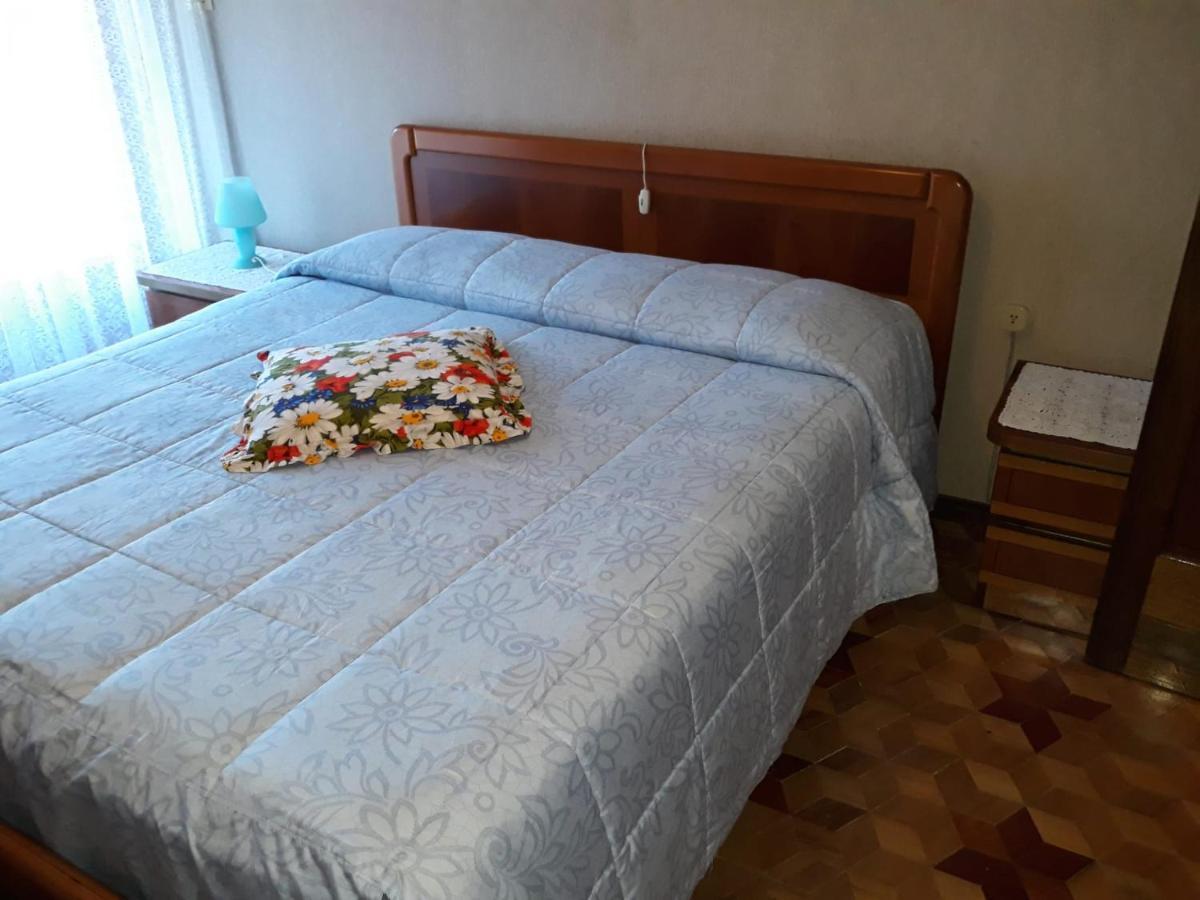 Appartamento Con Parcheggio Pubblico Sotto Casa Saint-Vincent Exteriör bild