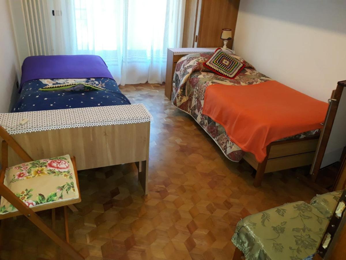 Appartamento Con Parcheggio Pubblico Sotto Casa Saint-Vincent Exteriör bild