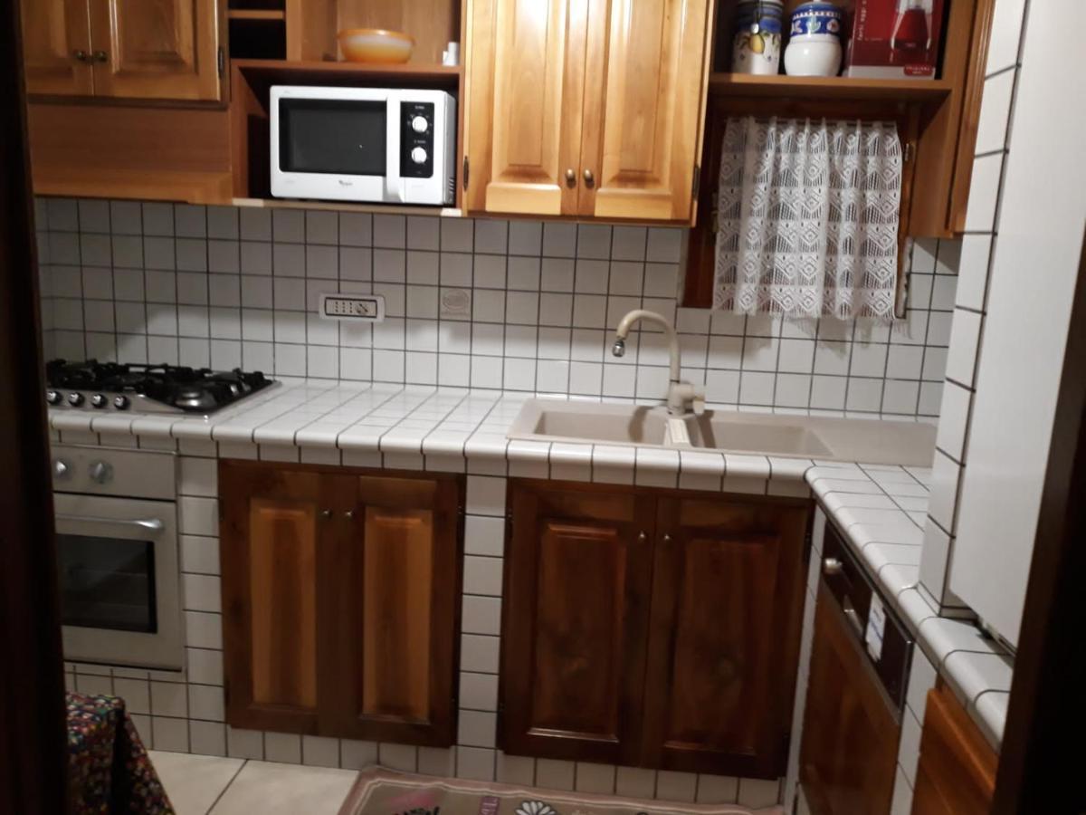 Appartamento Con Parcheggio Pubblico Sotto Casa Saint-Vincent Exteriör bild