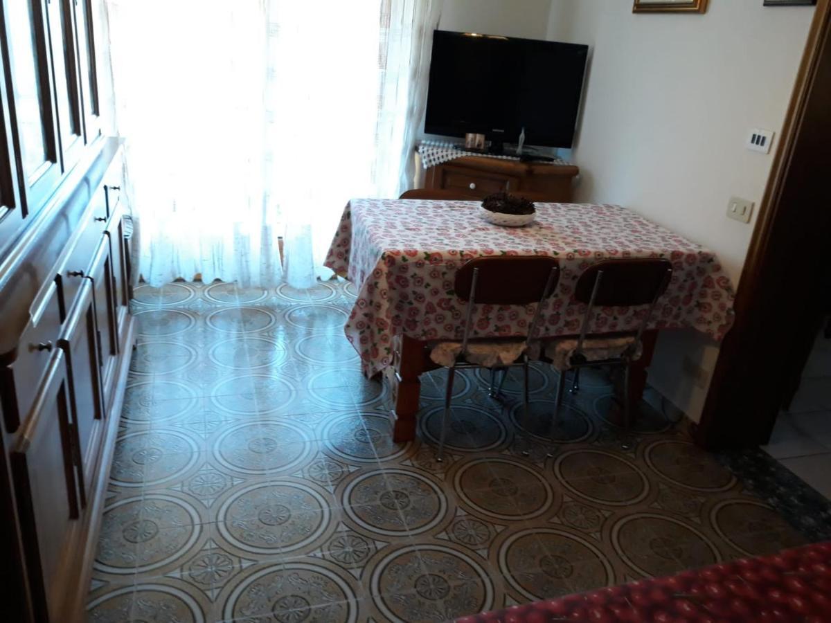 Appartamento Con Parcheggio Pubblico Sotto Casa Saint-Vincent Exteriör bild