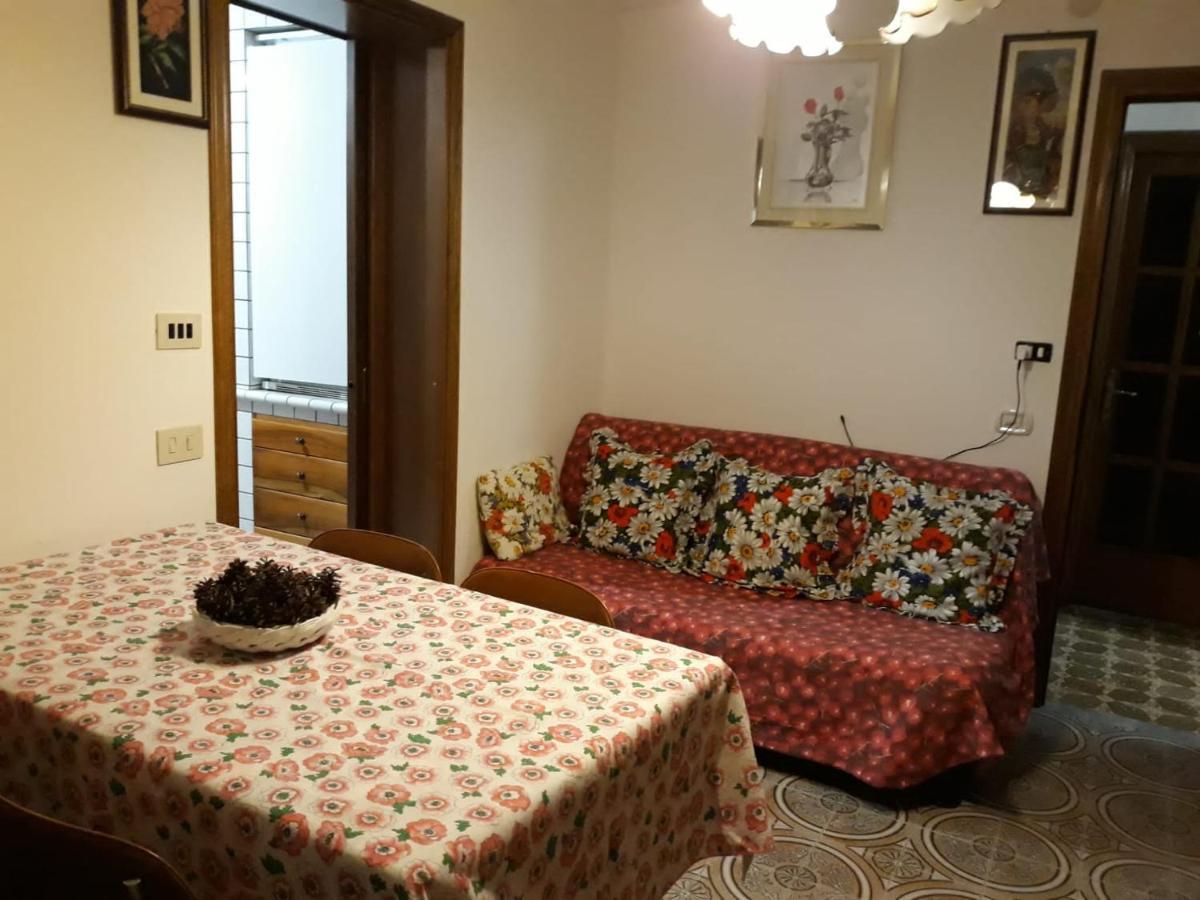 Appartamento Con Parcheggio Pubblico Sotto Casa Saint-Vincent Exteriör bild