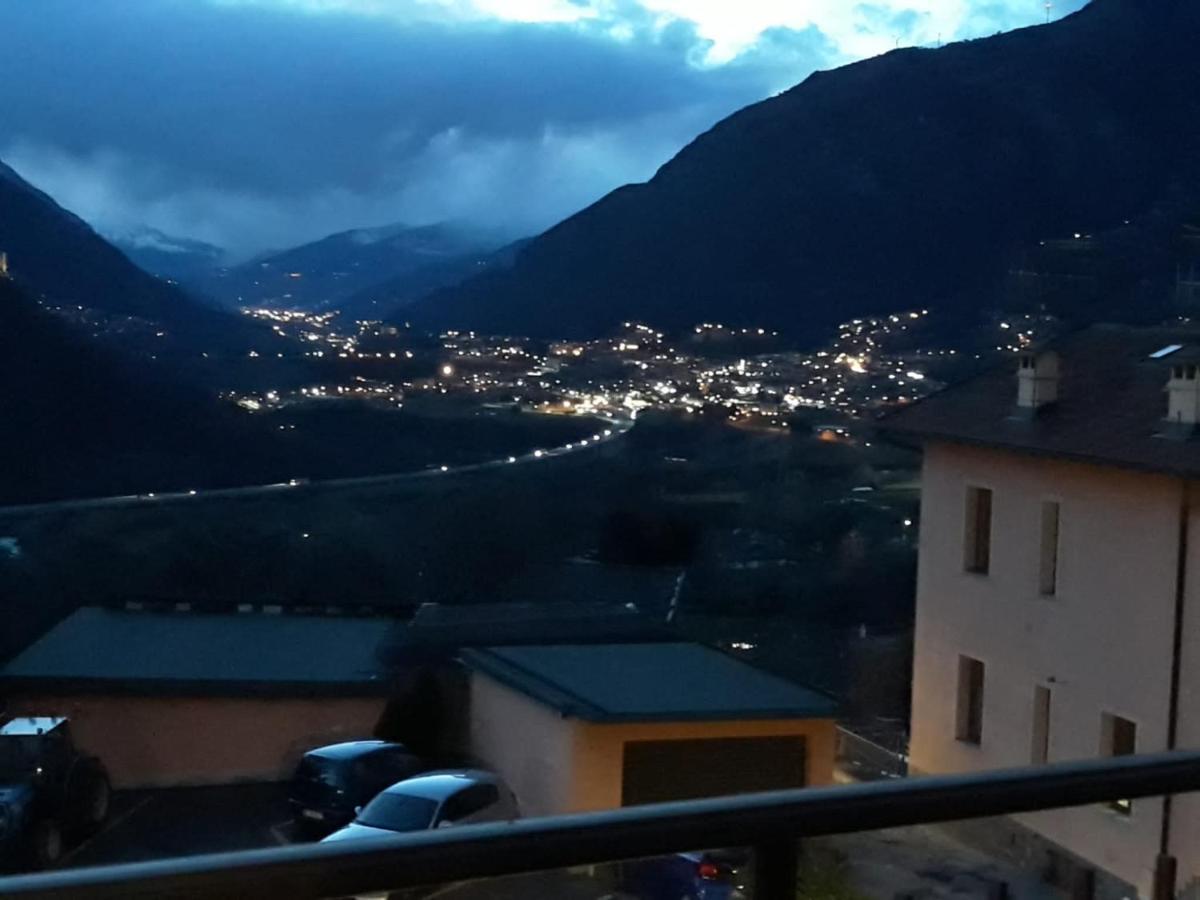 Appartamento Con Parcheggio Pubblico Sotto Casa Saint-Vincent Exteriör bild